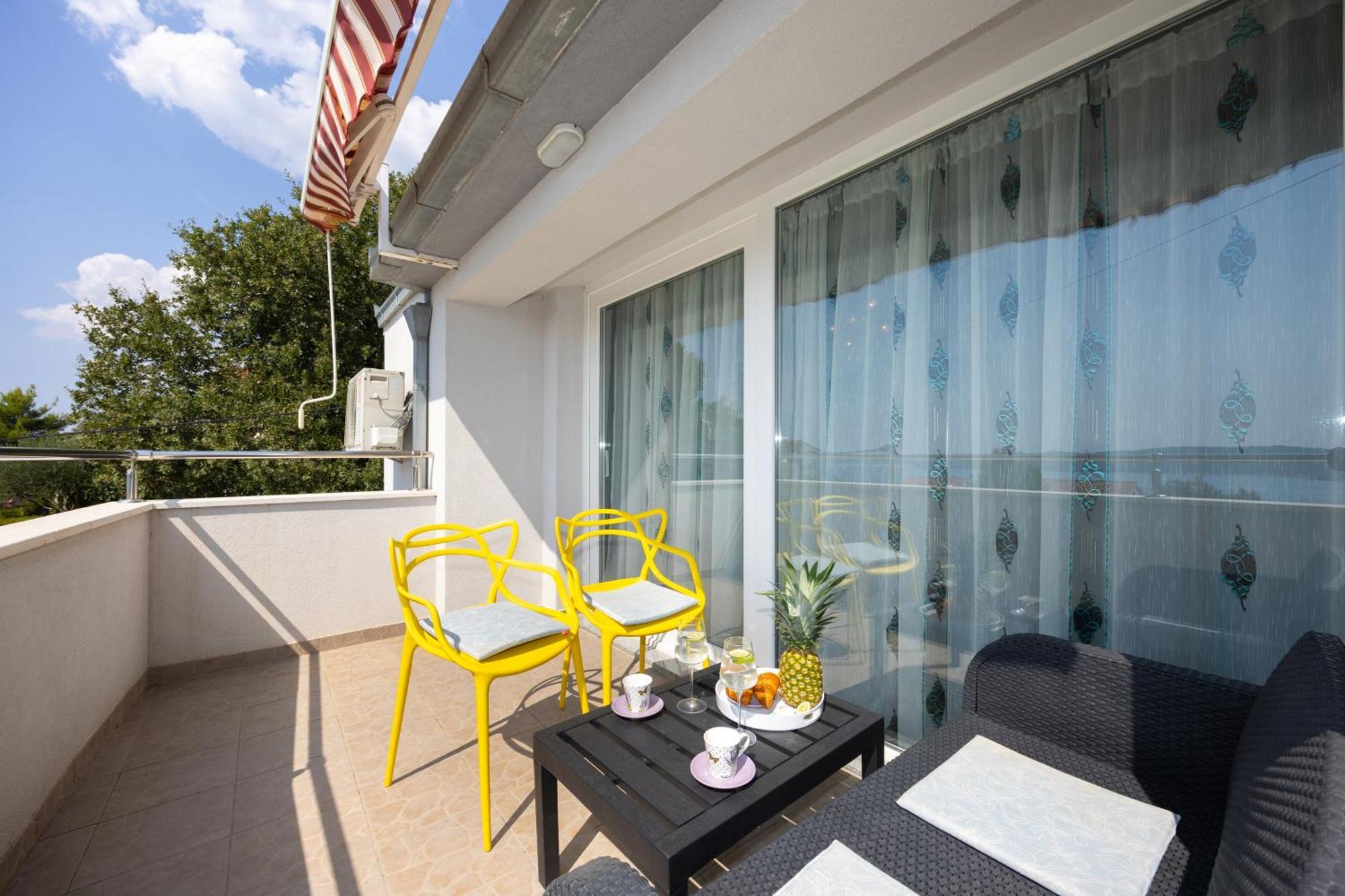 Casa Felice Apartments-Holiday Home Каштела Экстерьер фото