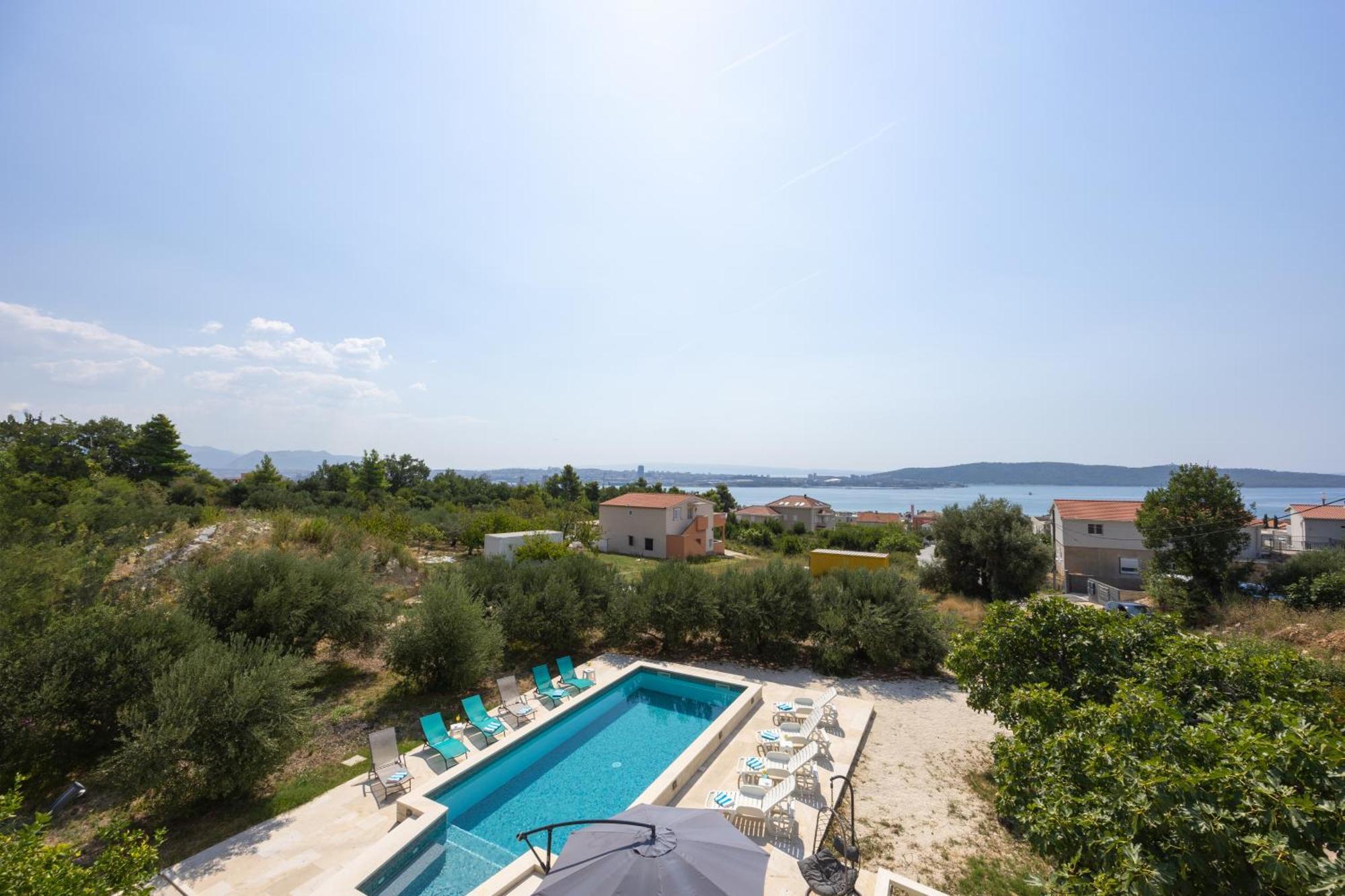 Casa Felice Apartments-Holiday Home Каштела Экстерьер фото