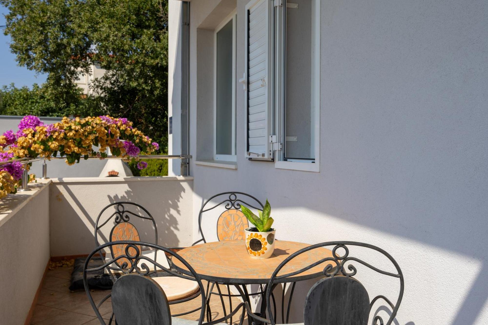 Casa Felice Apartments-Holiday Home Каштела Экстерьер фото