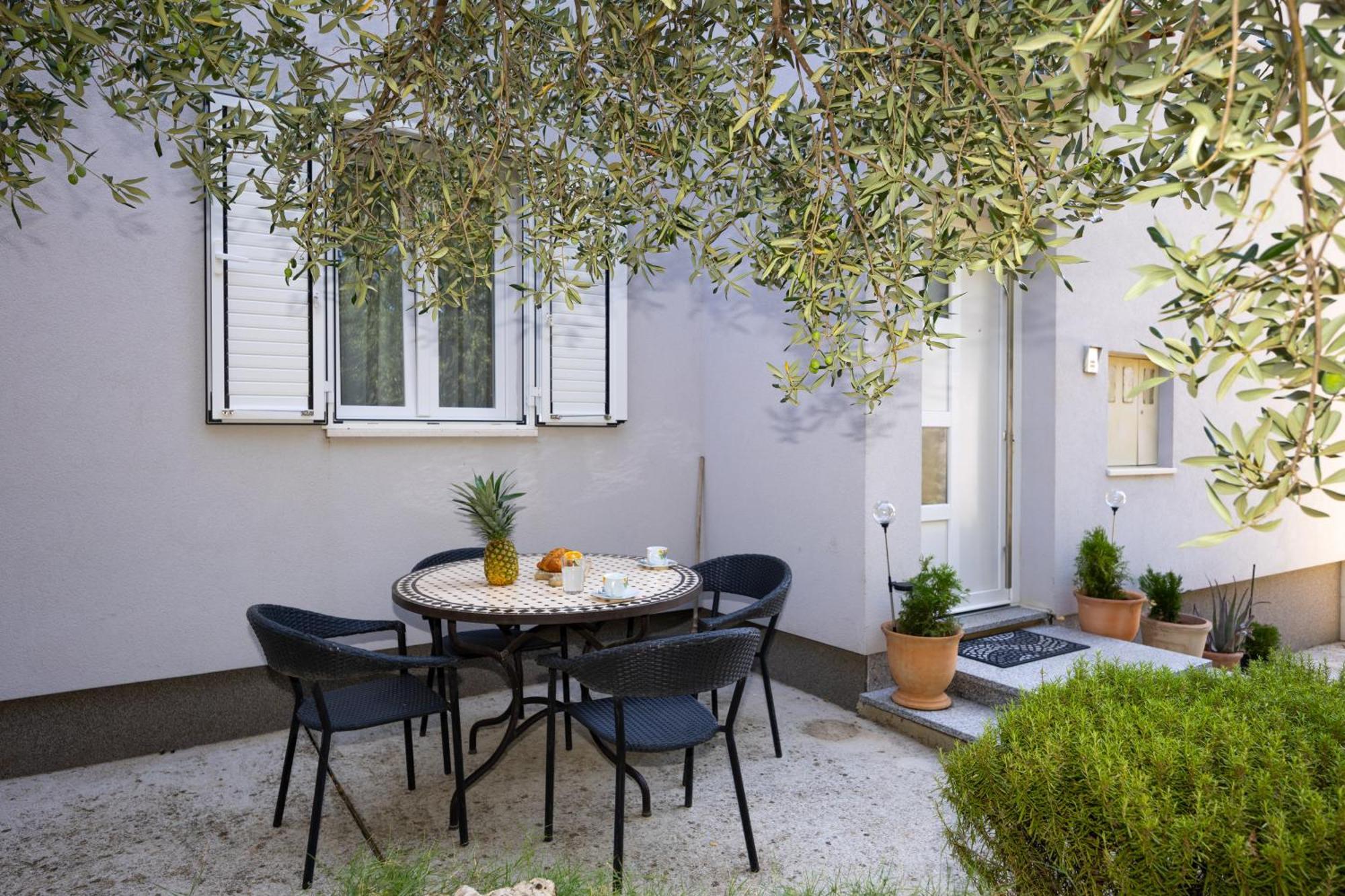 Casa Felice Apartments-Holiday Home Каштела Экстерьер фото