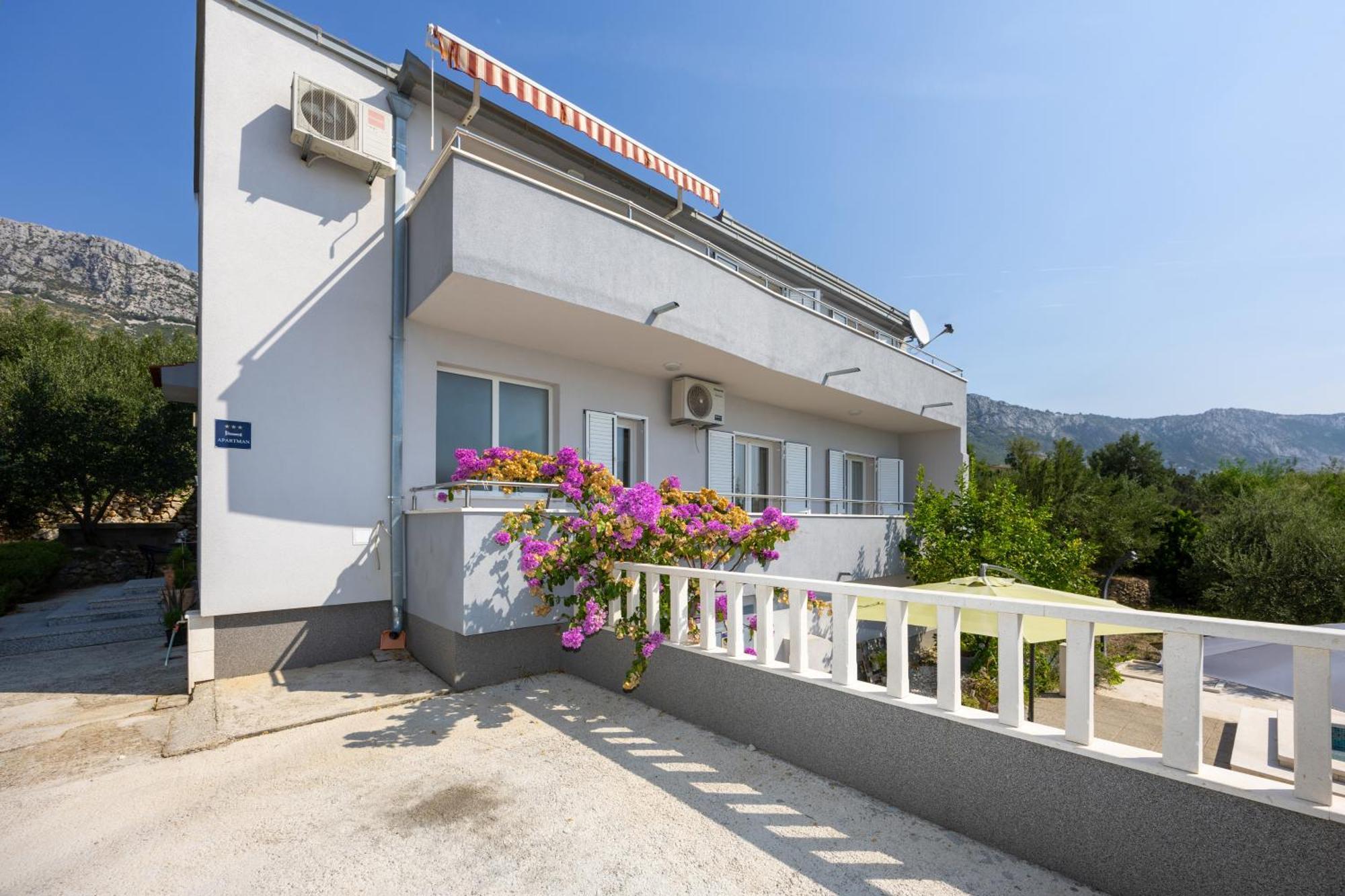 Casa Felice Apartments-Holiday Home Каштела Экстерьер фото