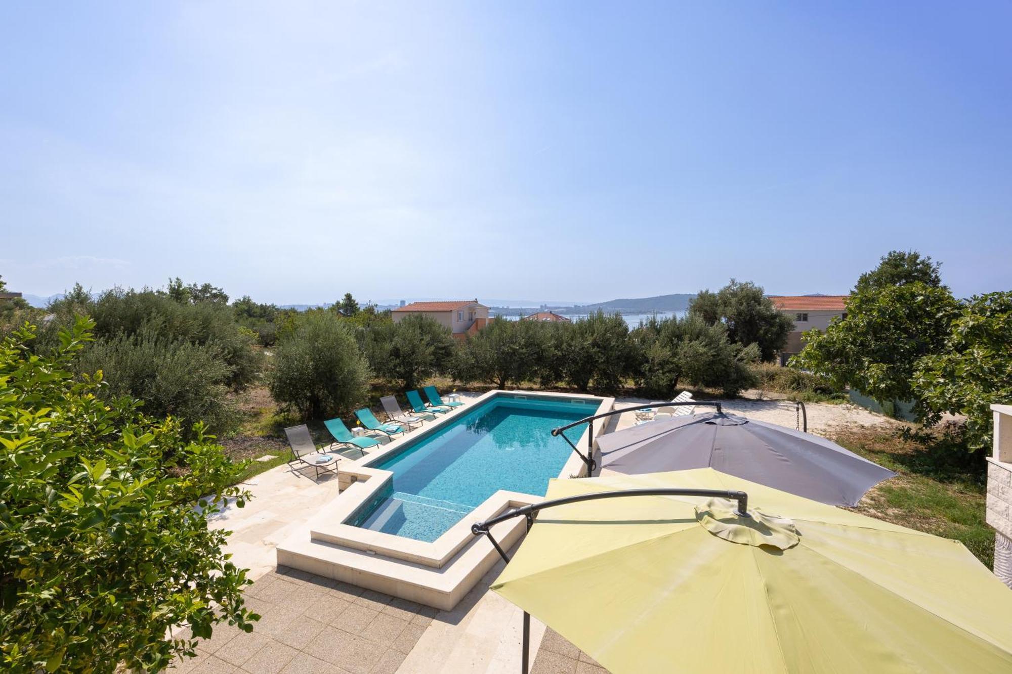 Casa Felice Apartments-Holiday Home Каштела Экстерьер фото