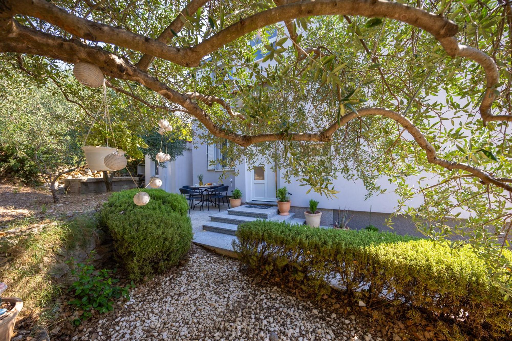 Casa Felice Apartments-Holiday Home Каштела Экстерьер фото