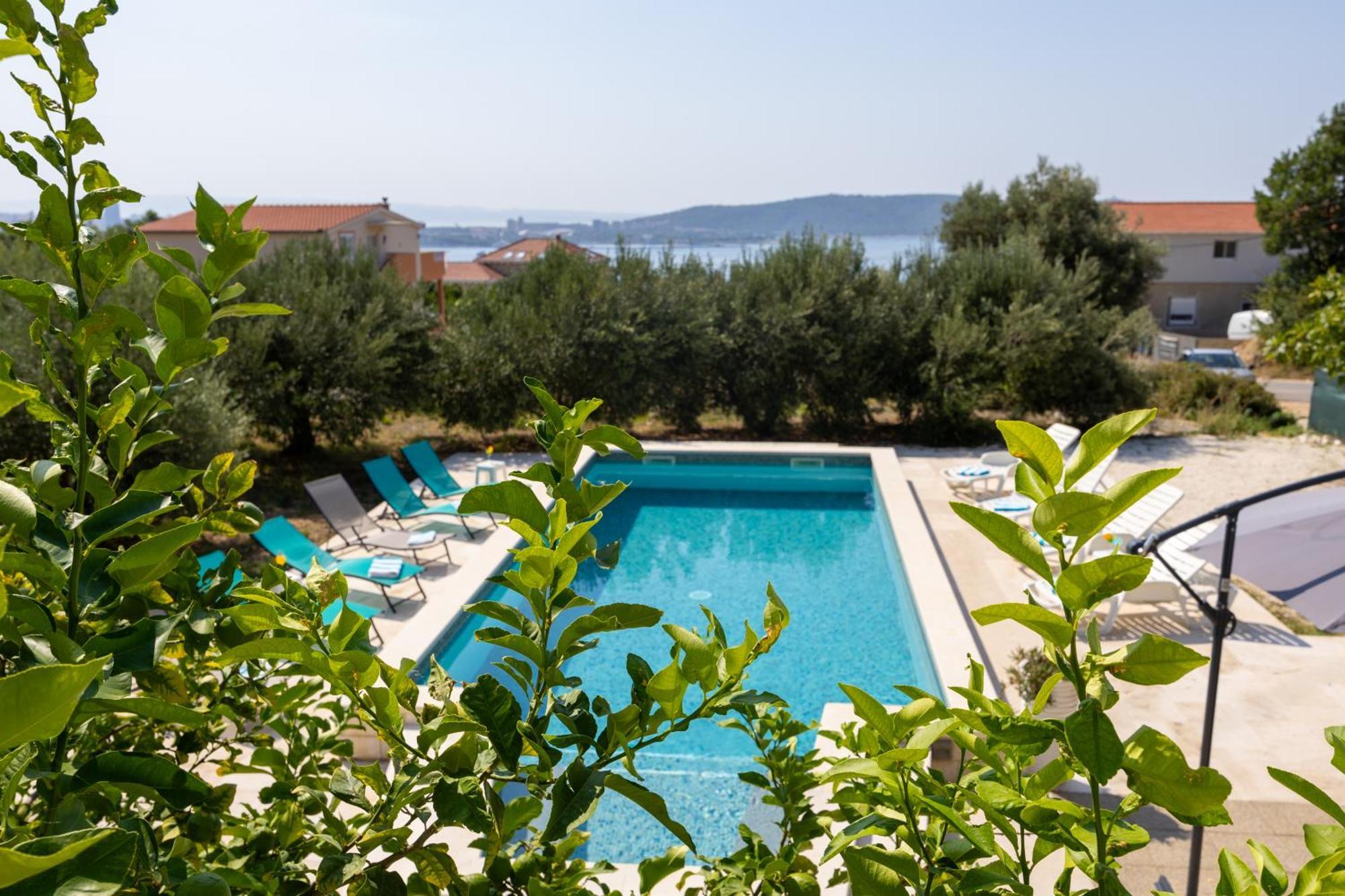 Casa Felice Apartments-Holiday Home Каштела Экстерьер фото