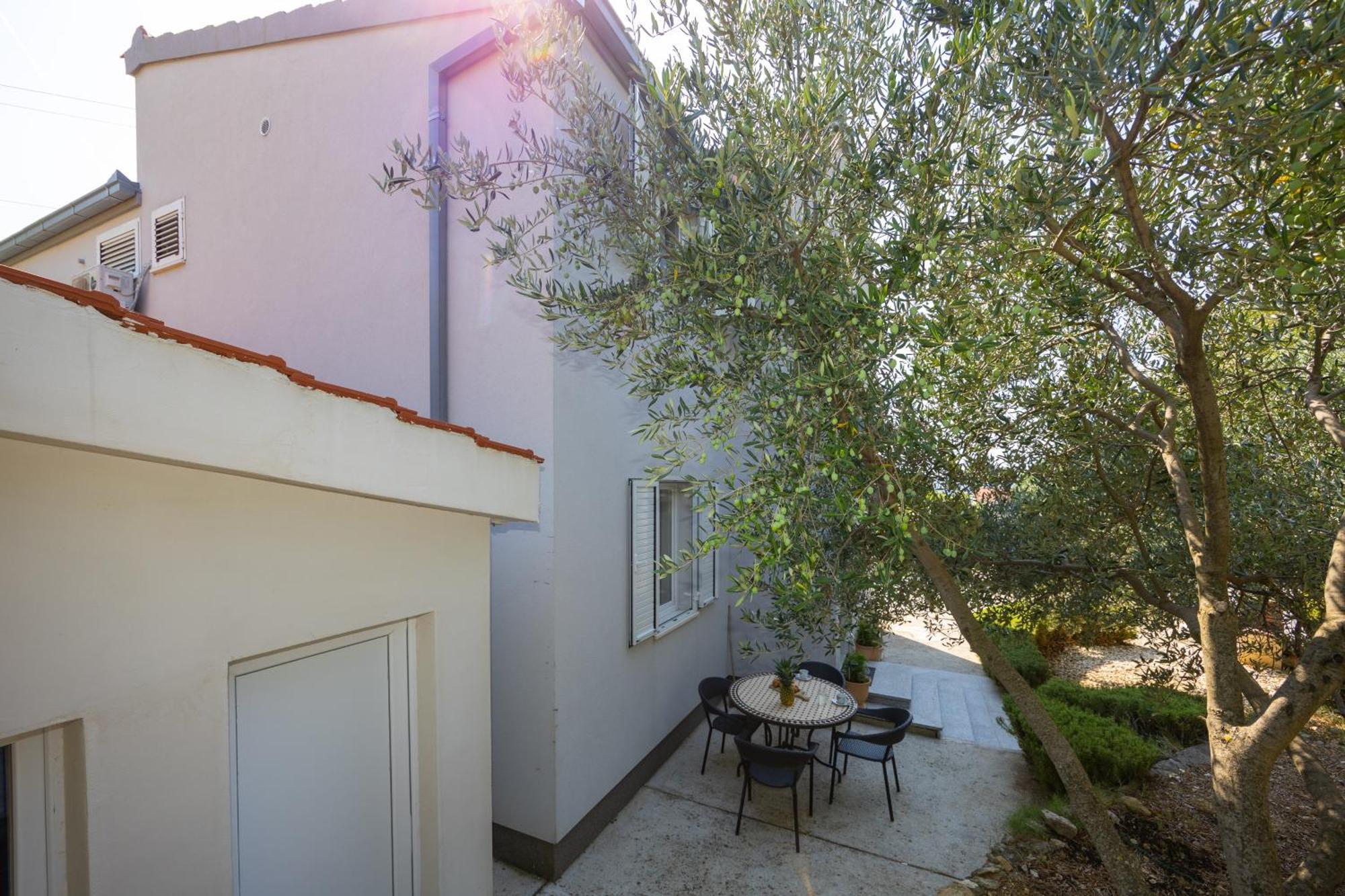 Casa Felice Apartments-Holiday Home Каштела Экстерьер фото
